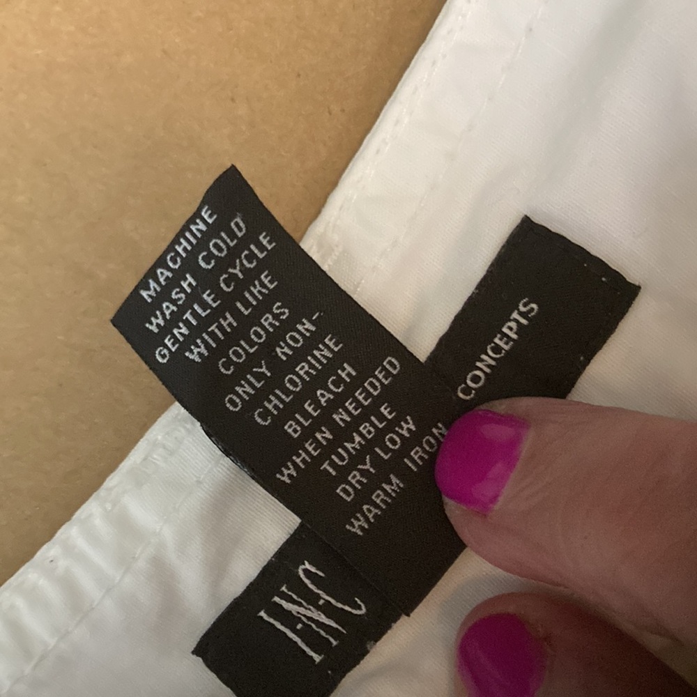 INC petite size 6 white capris. - Picture 9 of 10